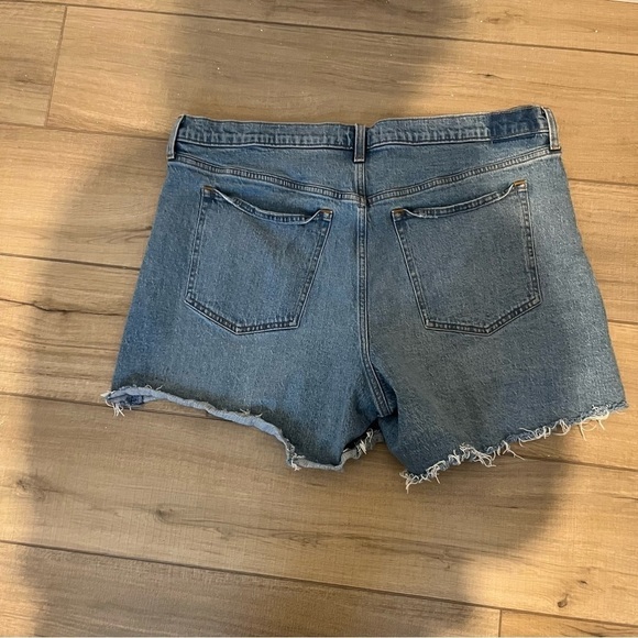Abercrombie and Fitch The Baggy Short Mid Rise Medium Wash Size 34 (18) - Picture 2 of 4